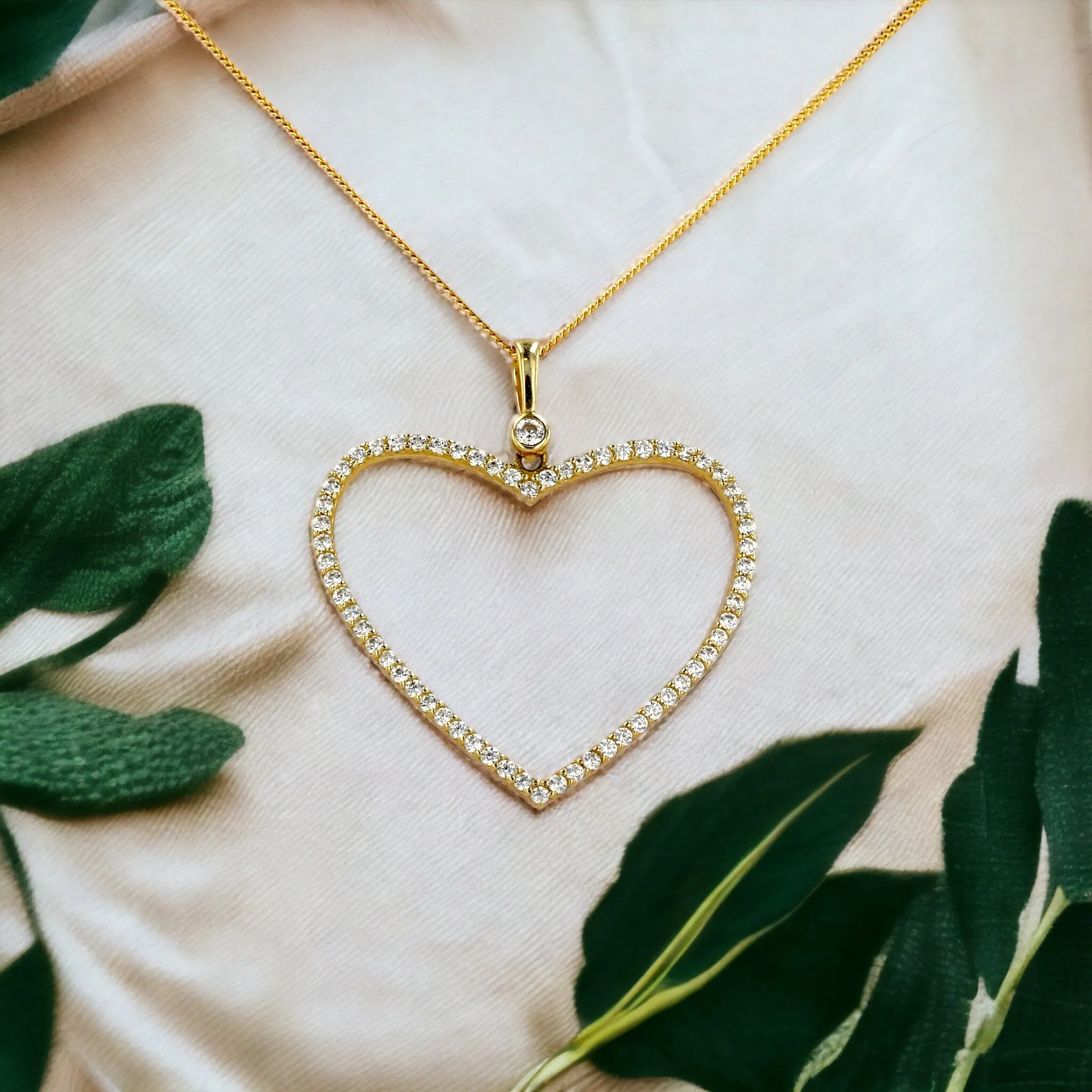 Gold 10k set solid chain heart pendant