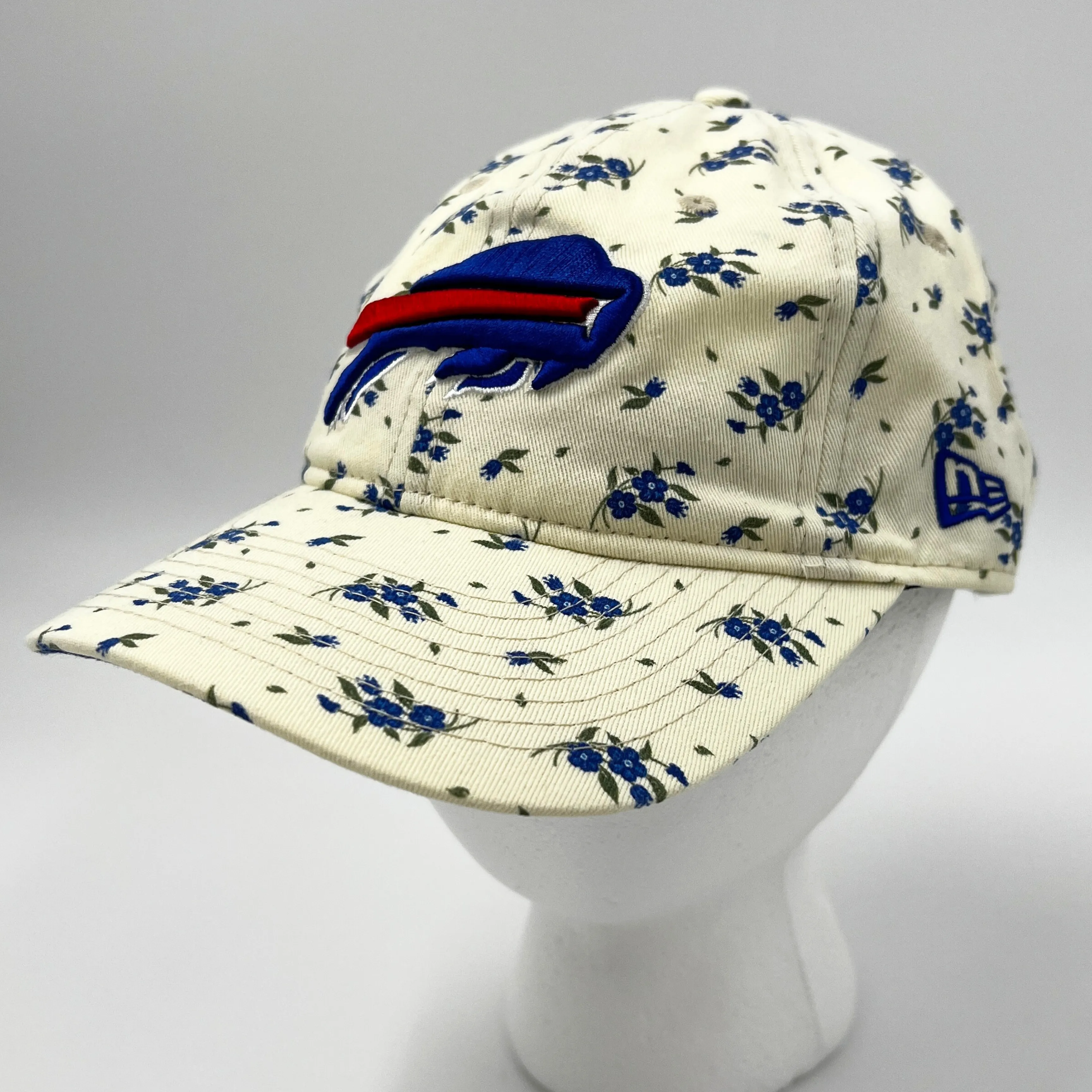 Youth Buffalo Bills Ivory With Blue Flowers Adjustable Hat