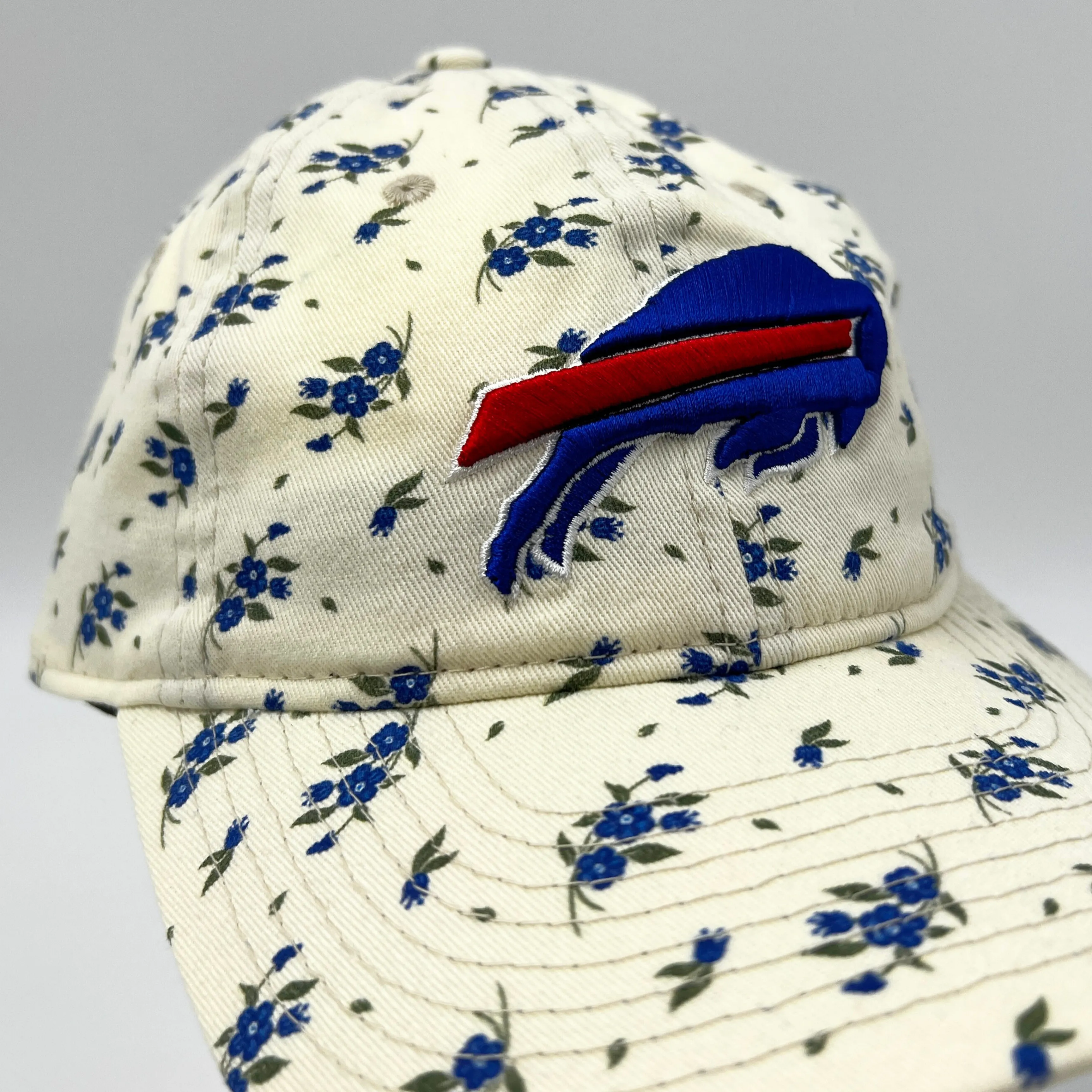 Youth Buffalo Bills Ivory With Blue Flowers Adjustable Hat